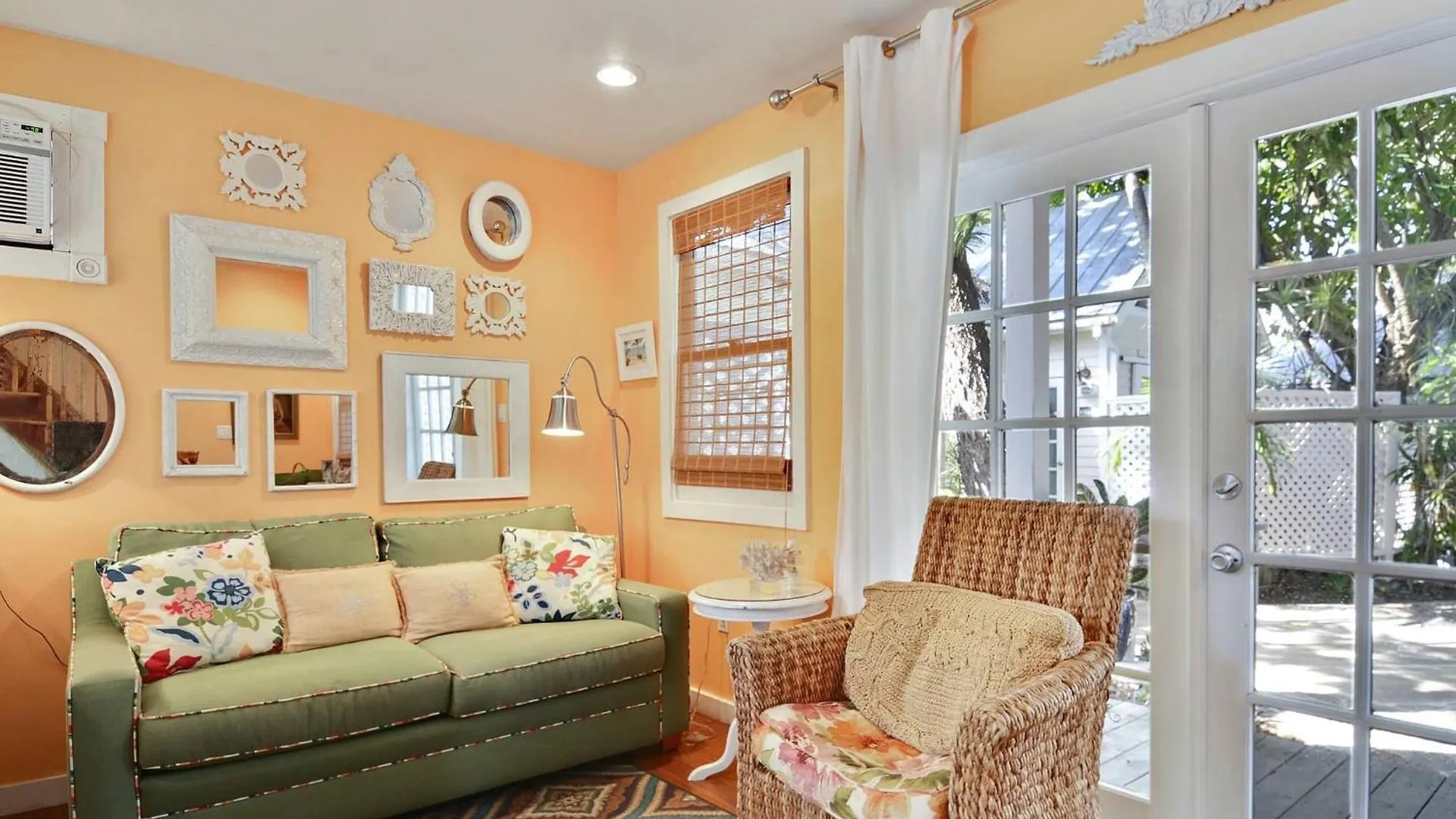 Tranquility By Avantstay Close To Duval St W Bbq Shared Pool Key West
